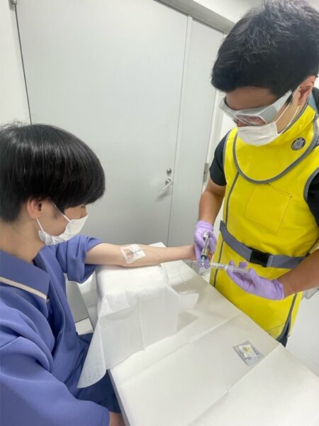 治療薬投与時の様子